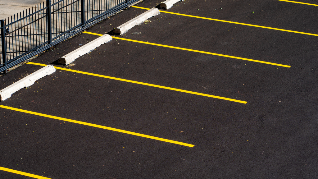 Commercial parking lot maintenance Chicago
