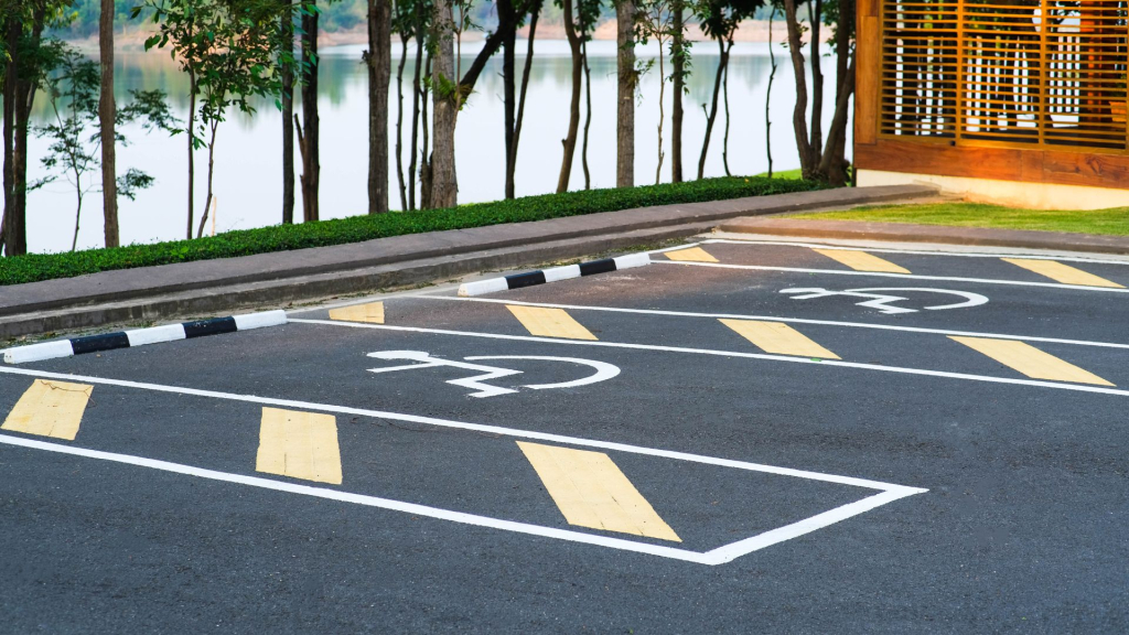 Commercial parking lot maintenance in Chicago