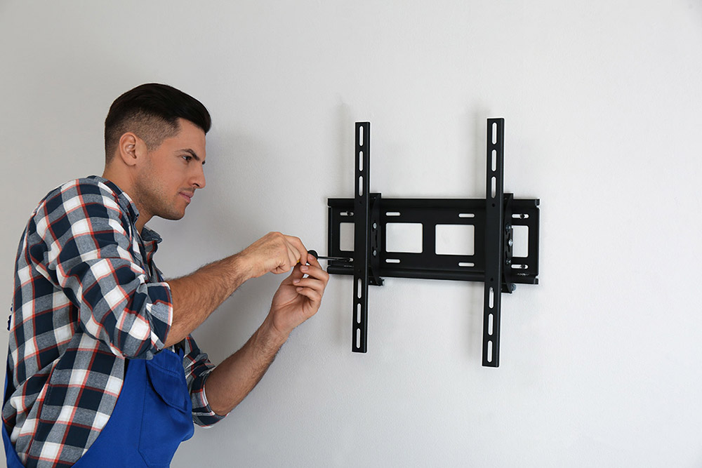 Professional,Technician,With,Screwdriver,Installing,Tv,Bracket,On,Wall,Indoors — Pro Chicago Painters